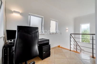 Moradia T5 para Venda em Lagos (São Sebastião e Santa Maria)