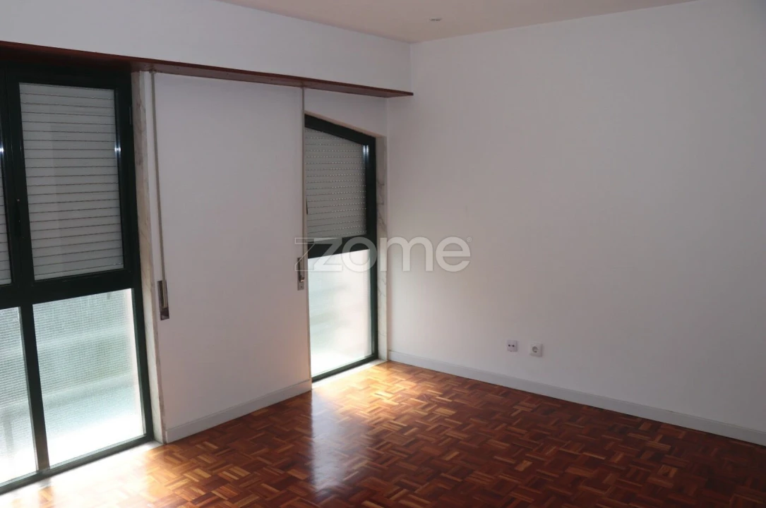 Apartamento T3 para Venda em Santo António dos Cavaleiros e Frielas Foto 21