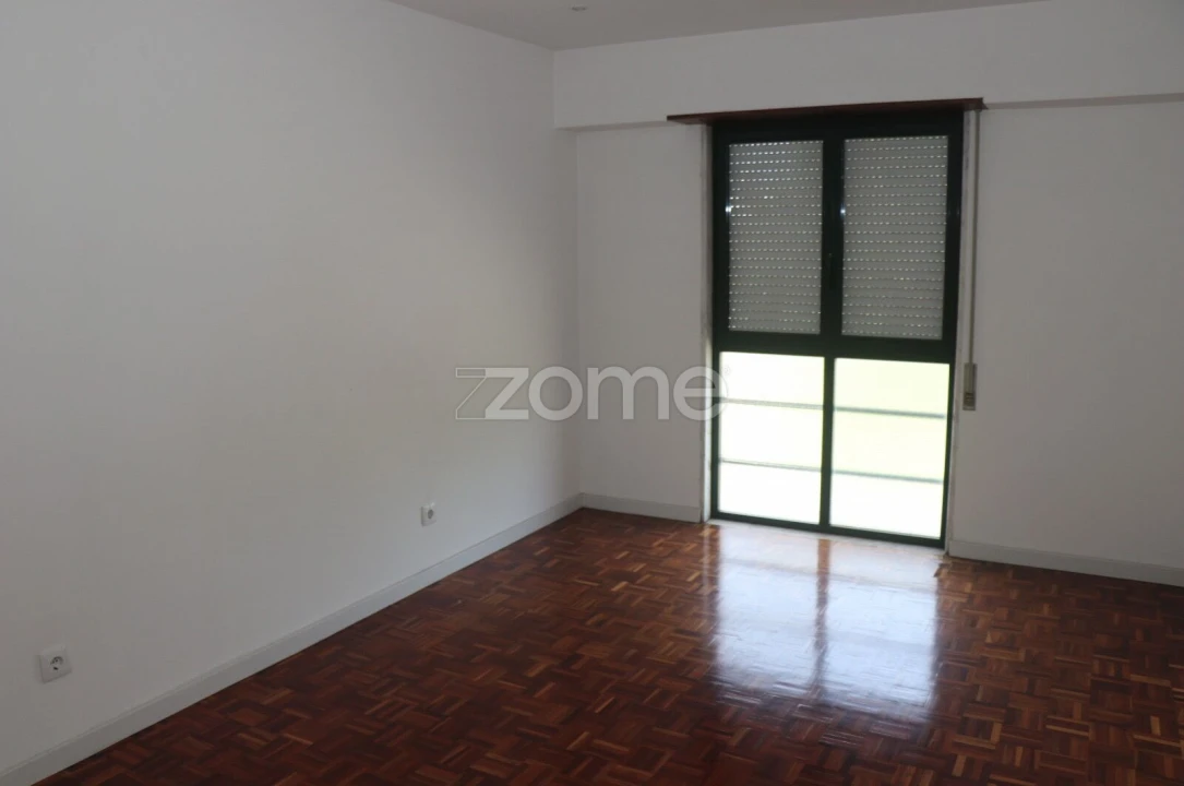 Apartamento T3 para Venda em Santo António dos Cavaleiros e Frielas Foto 28