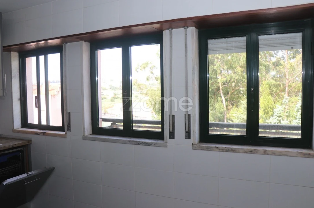 Apartamento T3 para Venda em Santo António dos Cavaleiros e Frielas Foto 15