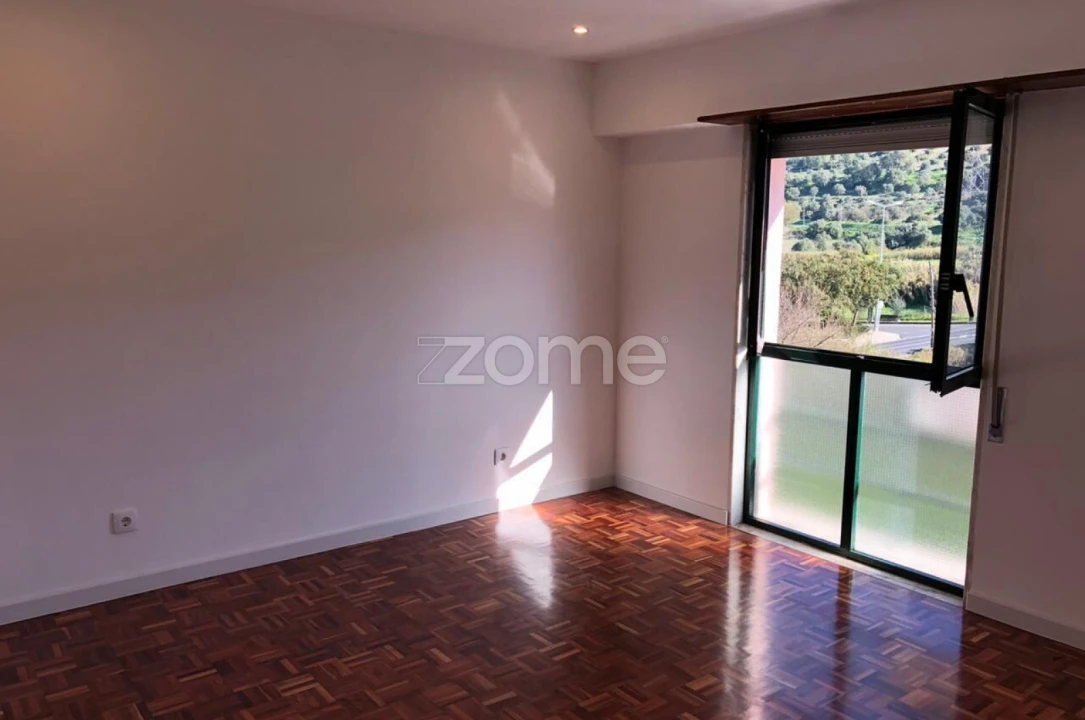 Apartamento T3 para Venda em Santo António dos Cavaleiros e Frielas Foto 17