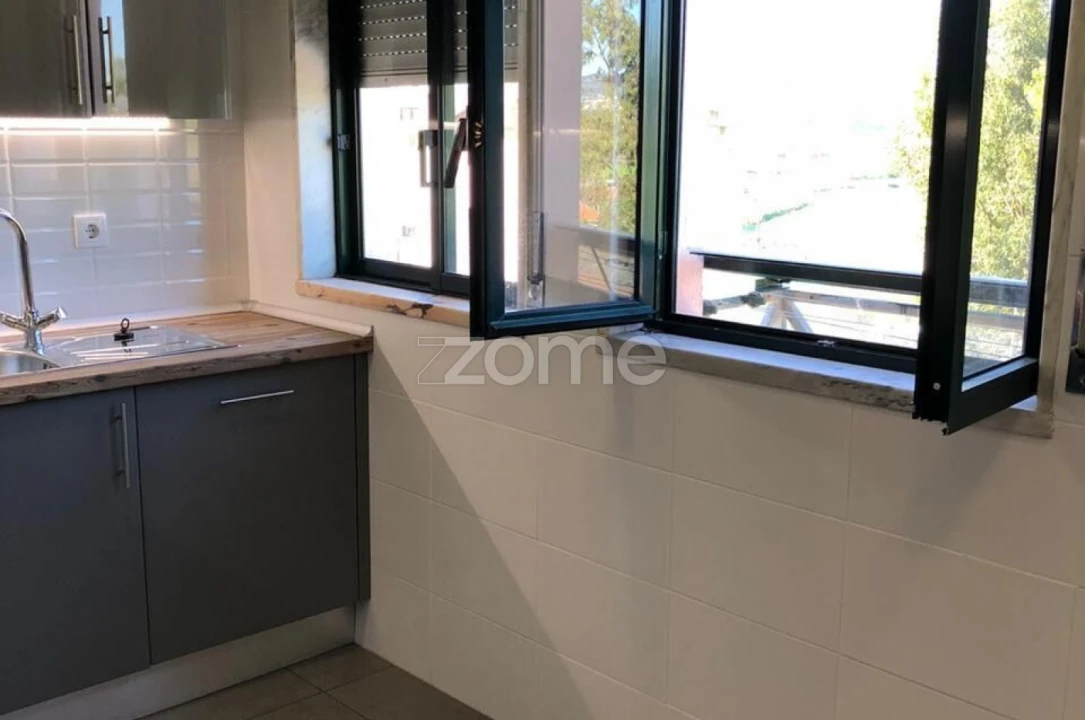 Apartamento T3 para Venda em Santo António dos Cavaleiros e Frielas Foto 9