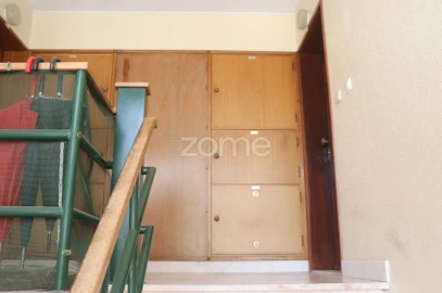 Apartamento T3 para Venda em Santo António dos Cavaleiros e Frielas