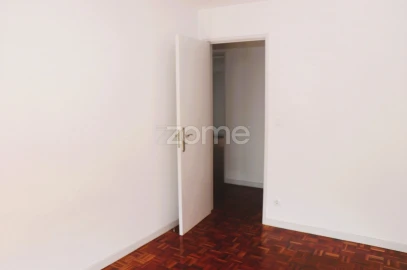 Apartamento T3 para Venda em Santo António dos Cavaleiros e Frielas