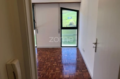 Apartamento T3 para Venda em Santo António dos Cavaleiros e Frielas