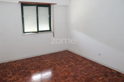 Apartamento T3 para Venda em Santo António dos Cavaleiros e Frielas