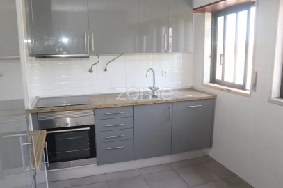 Apartamento T3 para Venda em Santo António dos Cavaleiros e Frielas
