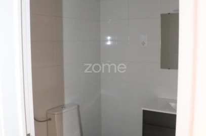 Apartamento T3 para Venda em Santo António dos Cavaleiros e Frielas