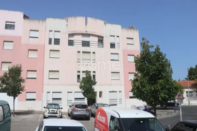 Apartamento T3 para Venda em Santo António dos Cavaleiros e Frielas