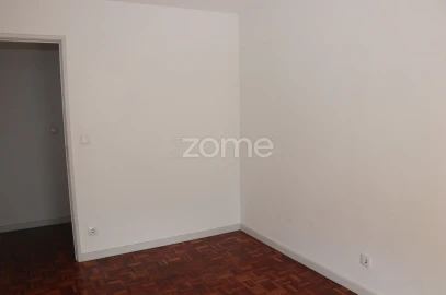 Apartamento T3 para Venda em Santo António dos Cavaleiros e Frielas