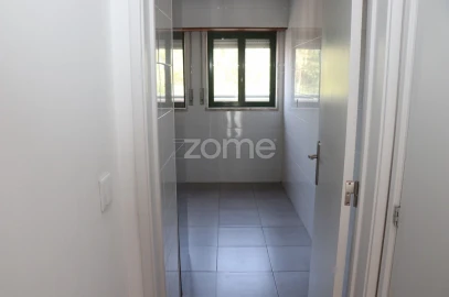 Apartamento T3 para Venda em Santo António dos Cavaleiros e Frielas