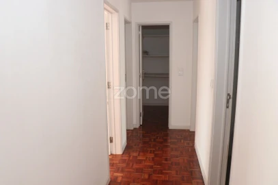 Apartamento T3 para Venda em Santo António dos Cavaleiros e Frielas