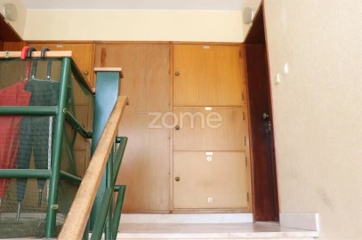 Apartamento T3 para Venda em Santo António dos Cavaleiros e Frielas