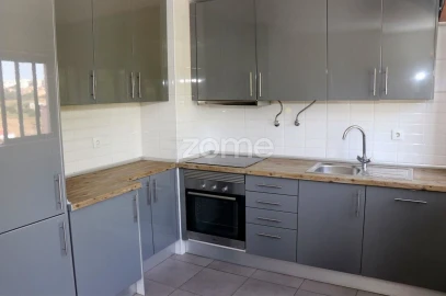 Apartamento T3 para Venda em Santo António dos Cavaleiros e Frielas