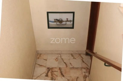 Apartamento T3 para Venda em Santo António dos Cavaleiros e Frielas