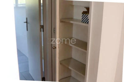 Apartamento T3 para Venda em Santo António dos Cavaleiros e Frielas