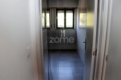 Apartamento T3 para Venda em Santo António dos Cavaleiros e Frielas