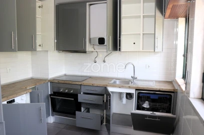 Apartamento T3 para Venda em Santo António dos Cavaleiros e Frielas
