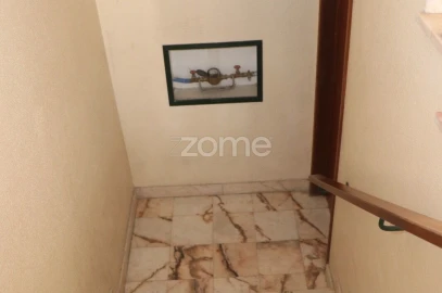 Apartamento T3 para Venda em Santo António dos Cavaleiros e Frielas