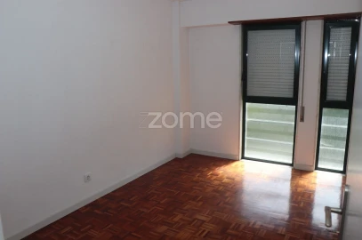 Apartamento T3 para Venda em Santo António dos Cavaleiros e Frielas