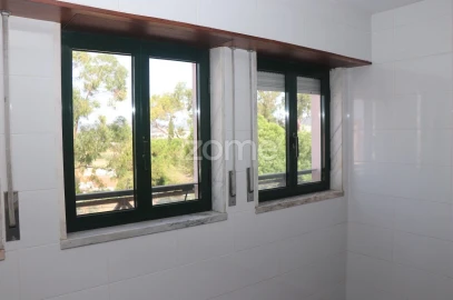 Apartamento T3 para Venda em Santo António dos Cavaleiros e Frielas