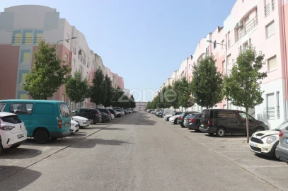 Apartamento T3 para Venda em Santo António dos Cavaleiros e Frielas
