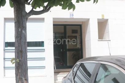 Apartamento T3 para Venda em Santo António dos Cavaleiros e Frielas