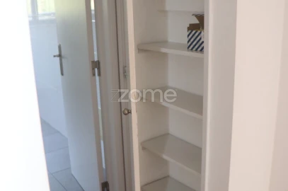 Apartamento T3 para Venda em Santo António dos Cavaleiros e Frielas
