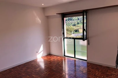 Apartamento T3 para Venda em Santo António dos Cavaleiros e Frielas