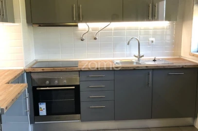 Apartamento T3 para Venda em Santo António dos Cavaleiros e Frielas