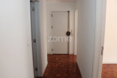 Apartamento T3 para Venda em Santo António dos Cavaleiros e Frielas
