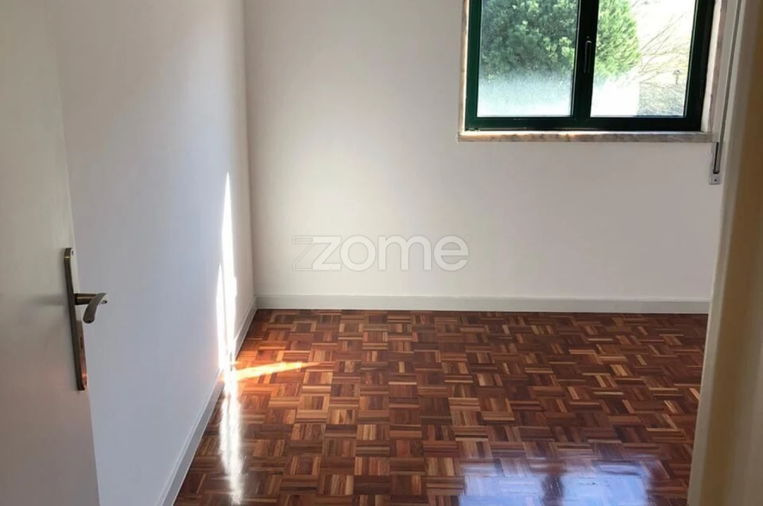 Apartamento T3 para Venda em Santo António dos Cavaleiros e Frielas Foto 18