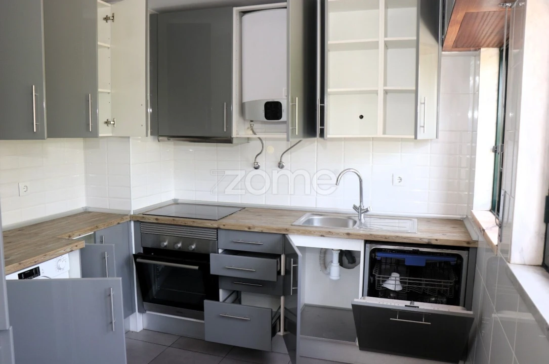 Apartamento T3 para Venda em Santo António dos Cavaleiros e Frielas Foto 12