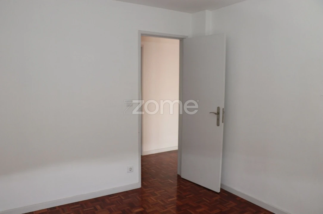 Apartamento T3 para Venda em Santo António dos Cavaleiros e Frielas Foto 23