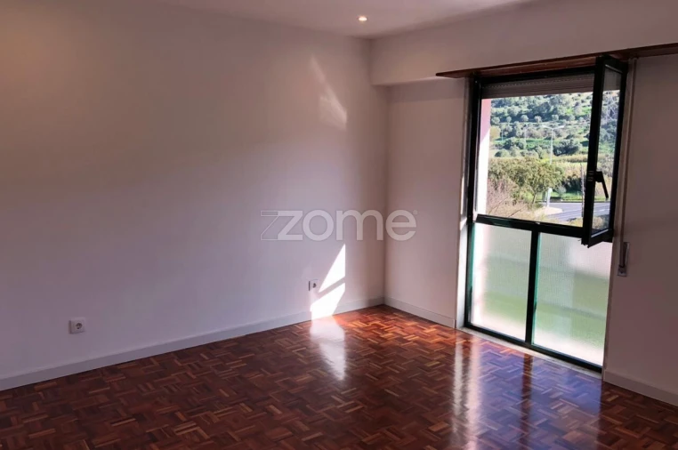 Apartamento T3 para Venda em Santo António dos Cavaleiros e Frielas Foto 17