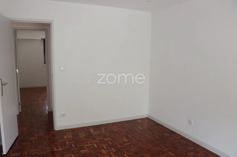 Apartamento T3 para Venda em Santo António dos Cavaleiros e Frielas Foto 27