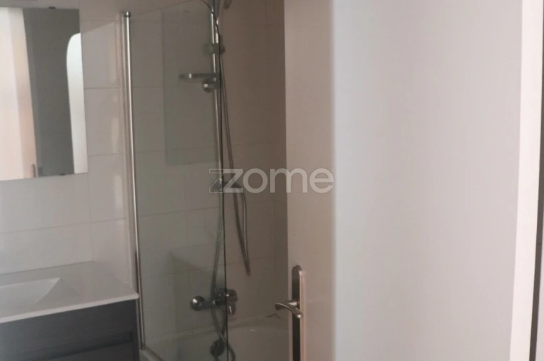 Apartamento T3 para Venda em Santo António dos Cavaleiros e Frielas Foto 19