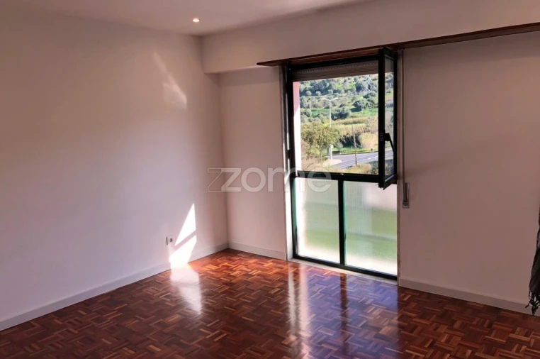 Apartamento T3 para Venda em Santo António dos Cavaleiros e Frielas Foto 13