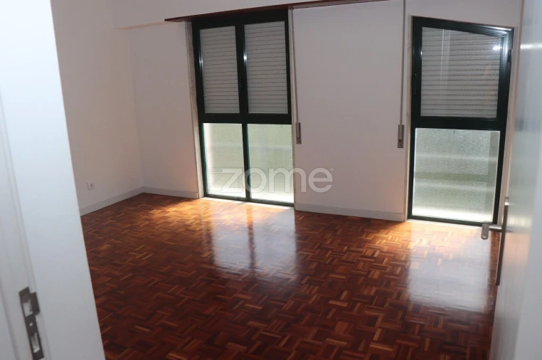 Apartamento T3 para Venda em Santo António dos Cavaleiros e Frielas Foto 22