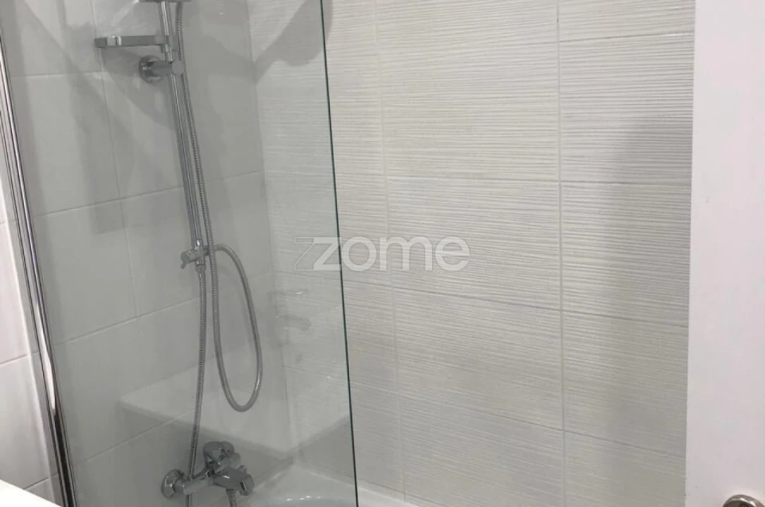Apartamento T3 para Venda em Santo António dos Cavaleiros e Frielas Foto 21