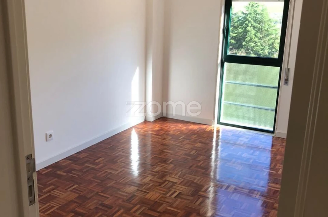 Apartamento T3 para Venda em Santo António dos Cavaleiros e Frielas Foto 14