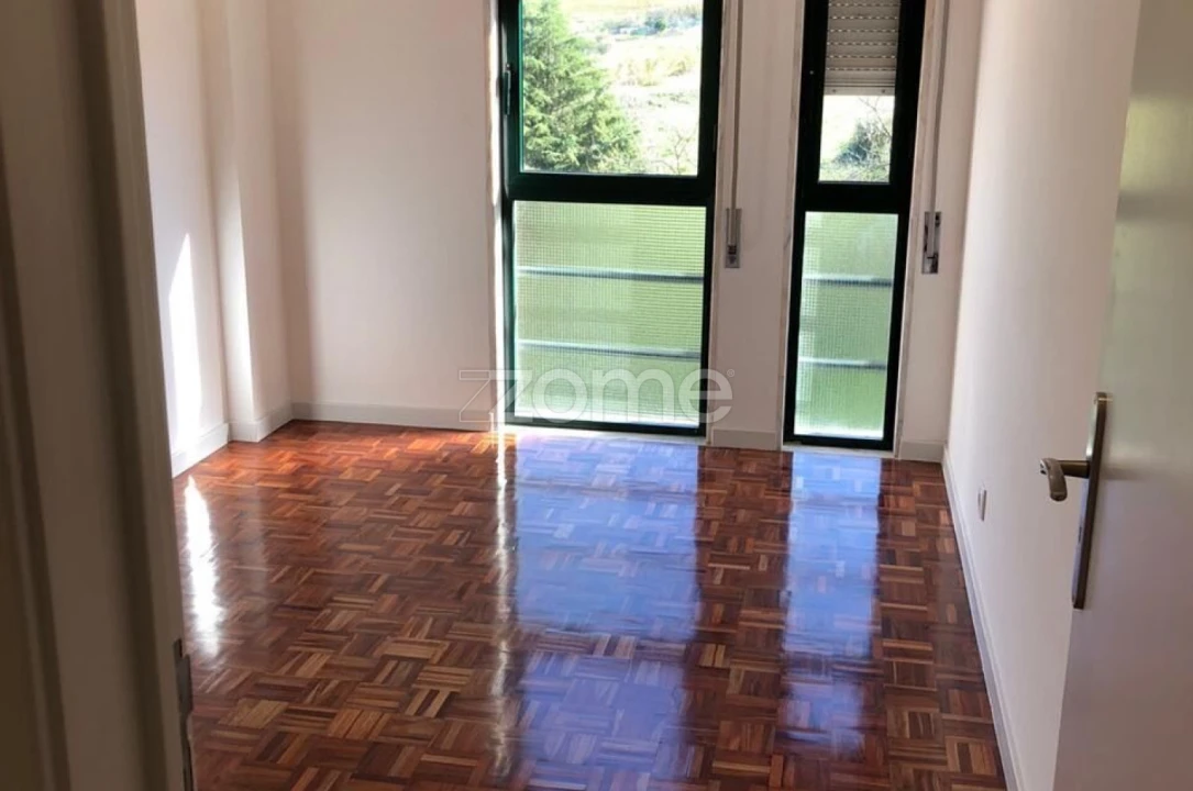 Apartamento T3 para Venda em Santo António dos Cavaleiros e Frielas Foto 16