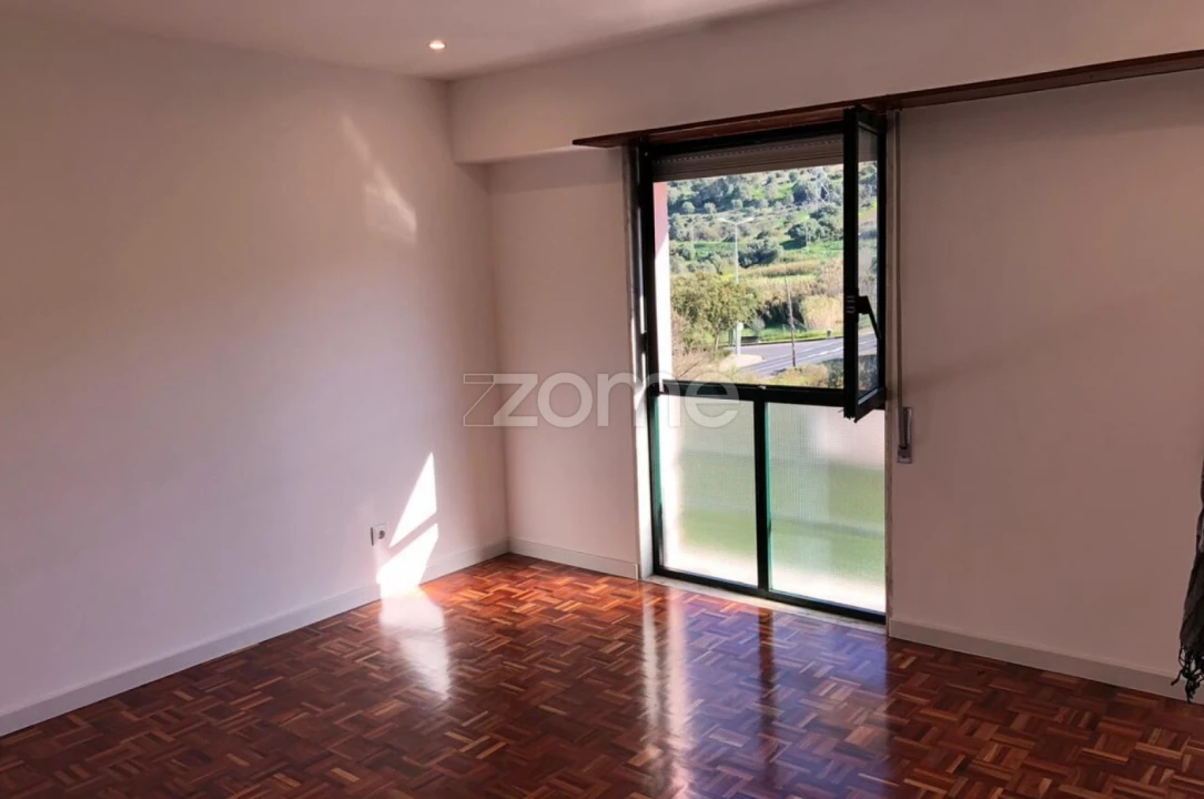 Apartamento T3 para Venda em Santo António dos Cavaleiros e Frielas Foto 13