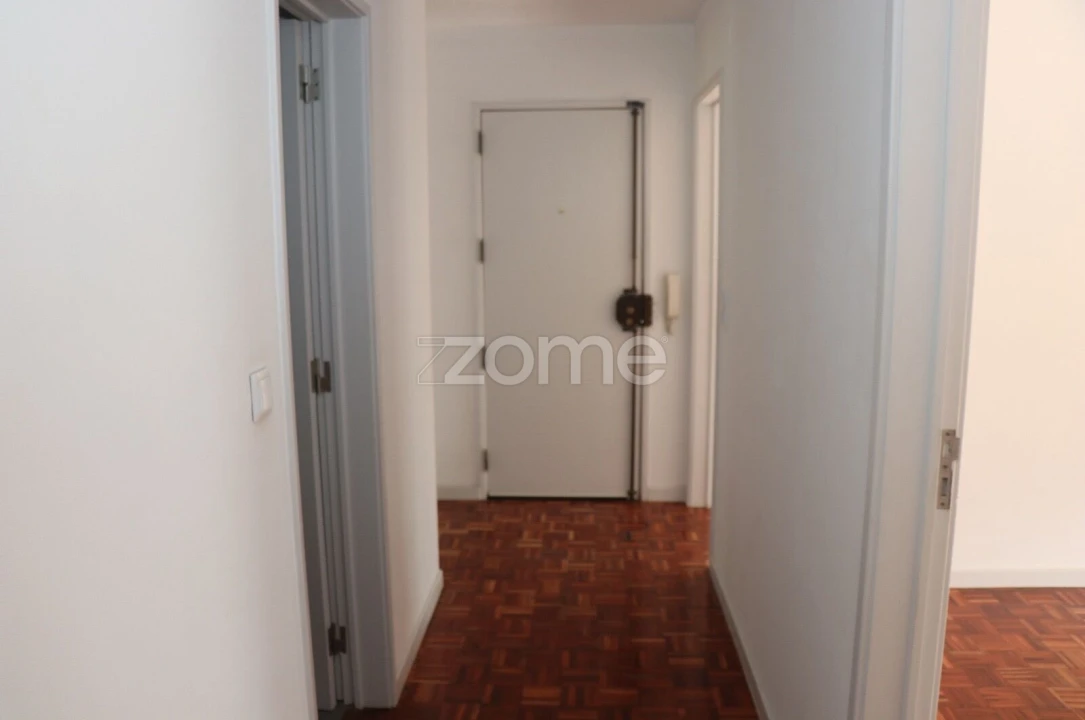 Apartamento T3 para Venda em Santo António dos Cavaleiros e Frielas Foto 7
