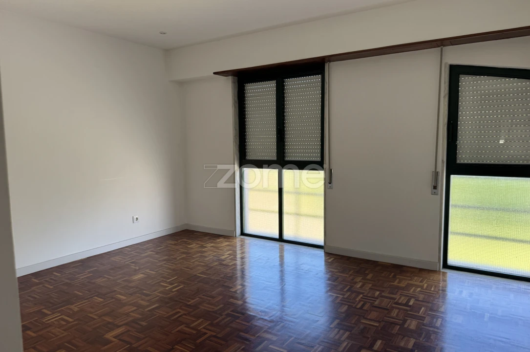 Apartamento T3 para Venda em Santo António dos Cavaleiros e Frielas Foto 10