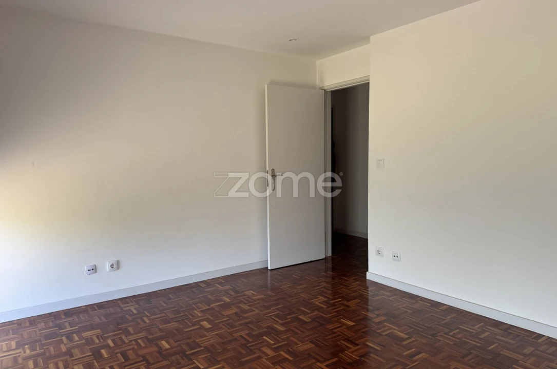 Apartamento T3 para Venda em Santo António dos Cavaleiros e Frielas Foto 11