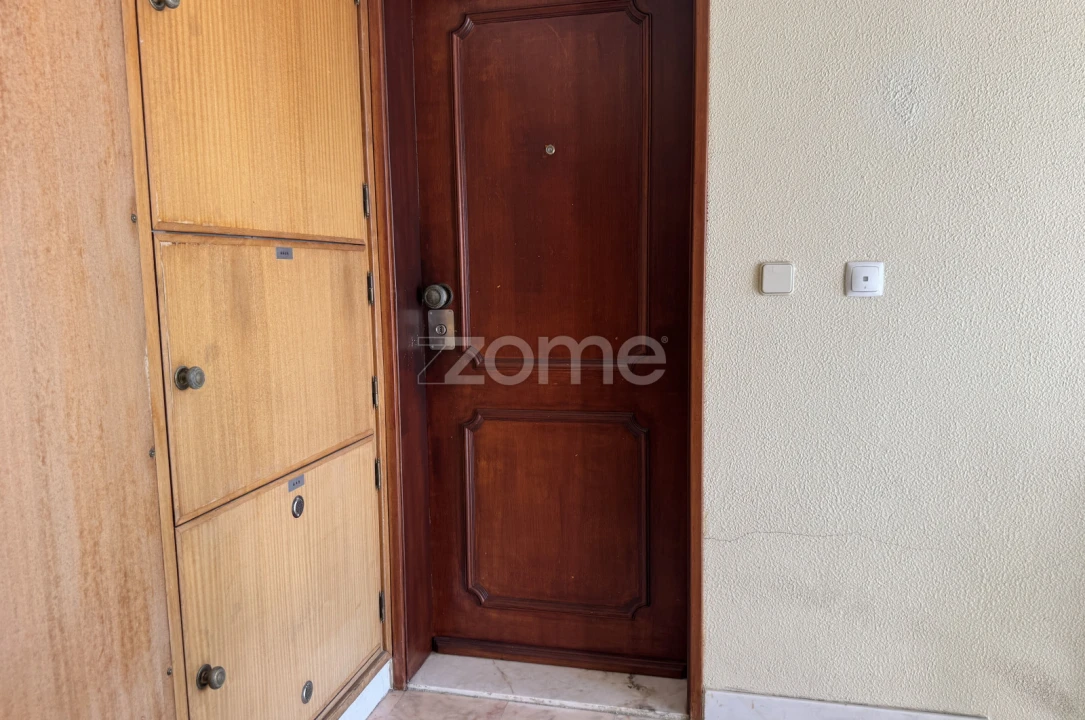 Apartamento T3 para Venda em Santo António dos Cavaleiros e Frielas Foto 3
