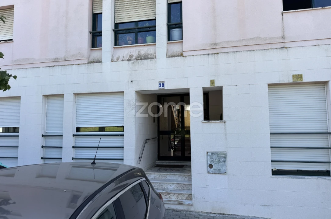 Apartamento T3 para Venda em Santo António dos Cavaleiros e Frielas Foto 1