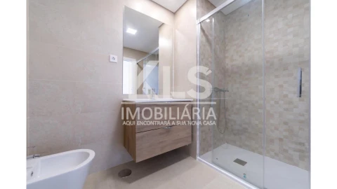 Moradia T4 para Venda em Tavarede