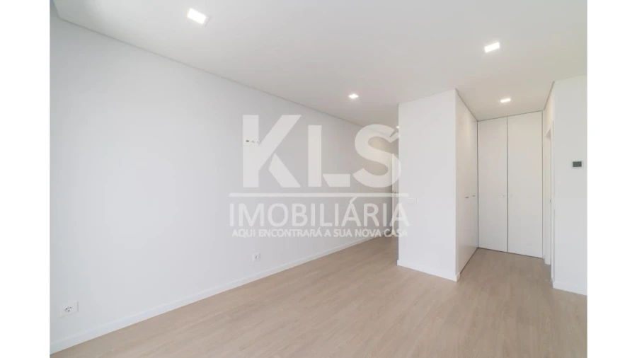 Moradia T4 para Venda em Tavarede Foto 13